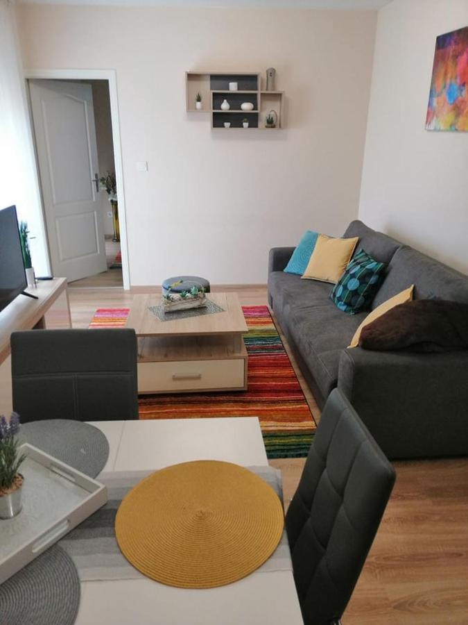 Boglarka Apartman Seghedin Exterior foto