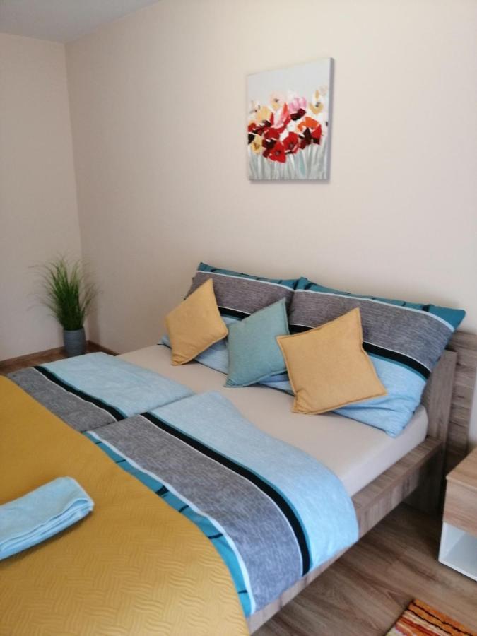 Boglarka Apartman Seghedin Exterior foto